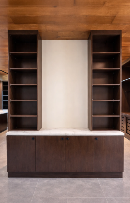 Mueble en madera con encimera mármol