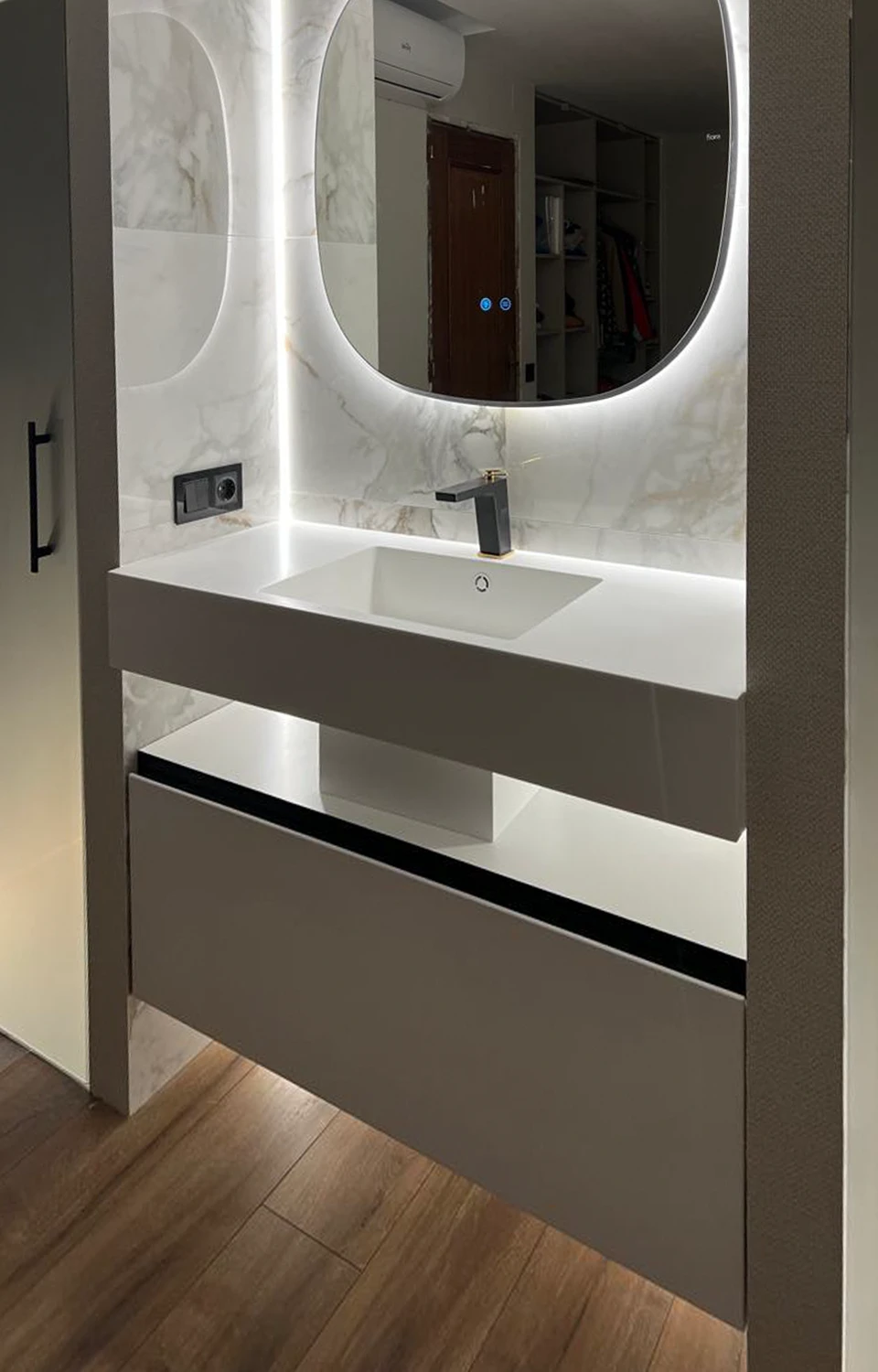 Detalle de mueble de baño a medida